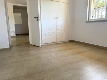 Apartamento T2 para Arrendamento em Charneca de Caparica e Sobreda