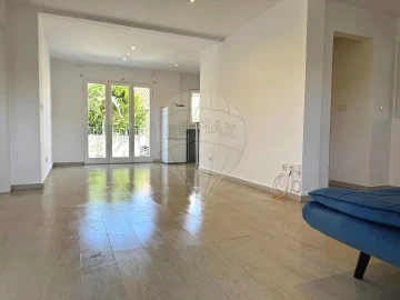 Apartamento T2 para Arrendamento em Charneca de Caparica e Sobreda