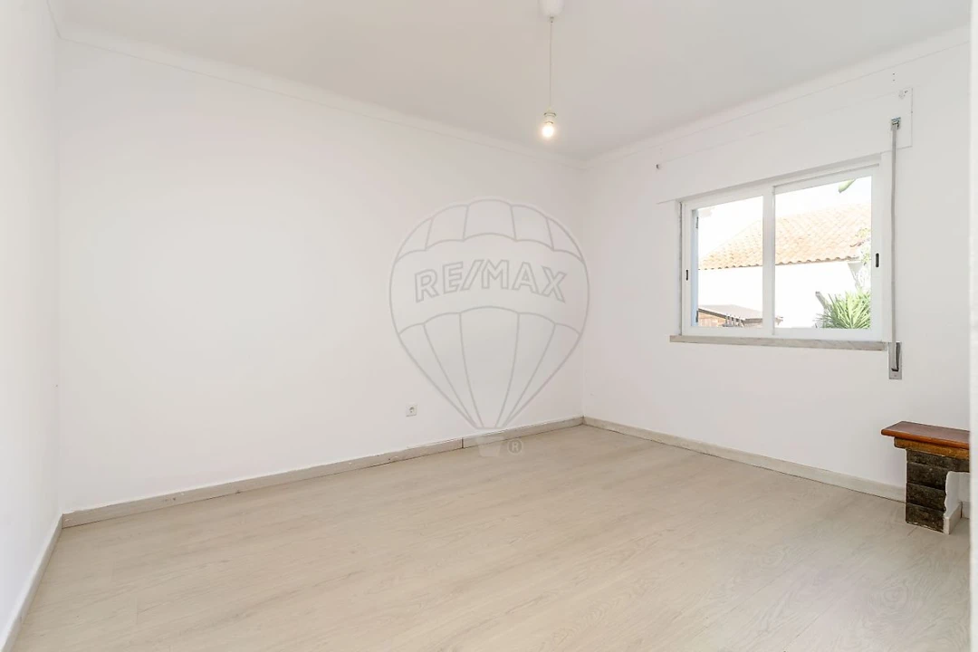 Apartamento T2 para Arrendamento em Charneca de Caparica e Sobreda Foto 1