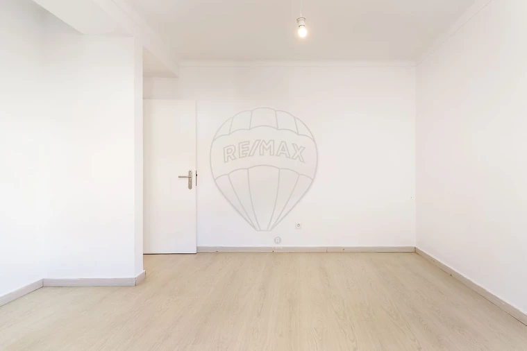 Apartamento T2 para Arrendamento em Charneca de Caparica e Sobreda Foto 2