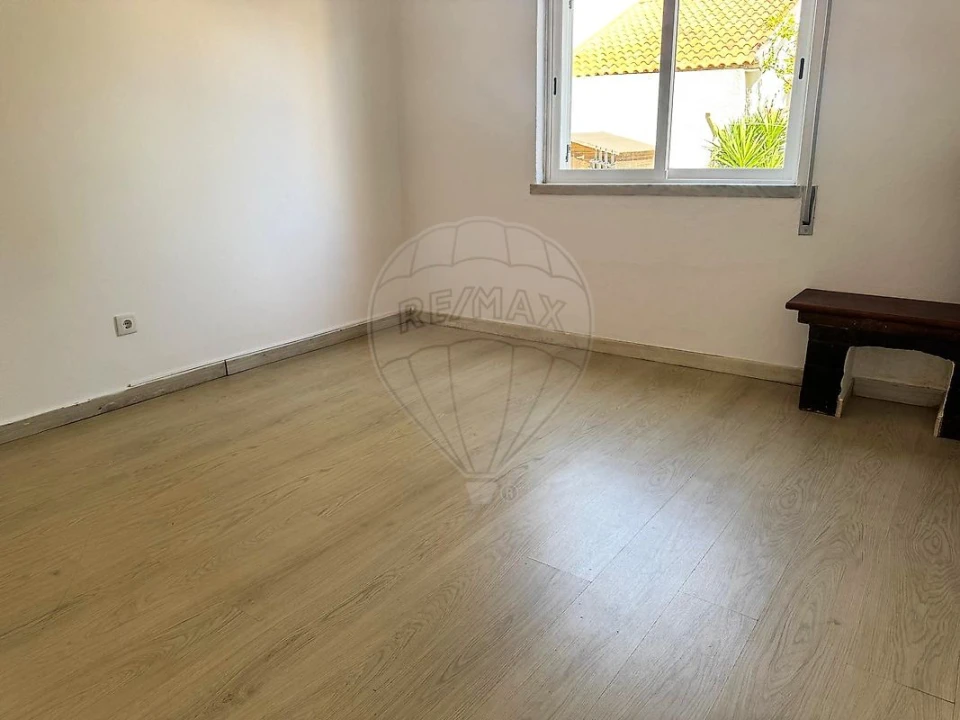 Apartamento T1 para Arrendamento em Charneca de Caparica e Sobreda Foto 3
