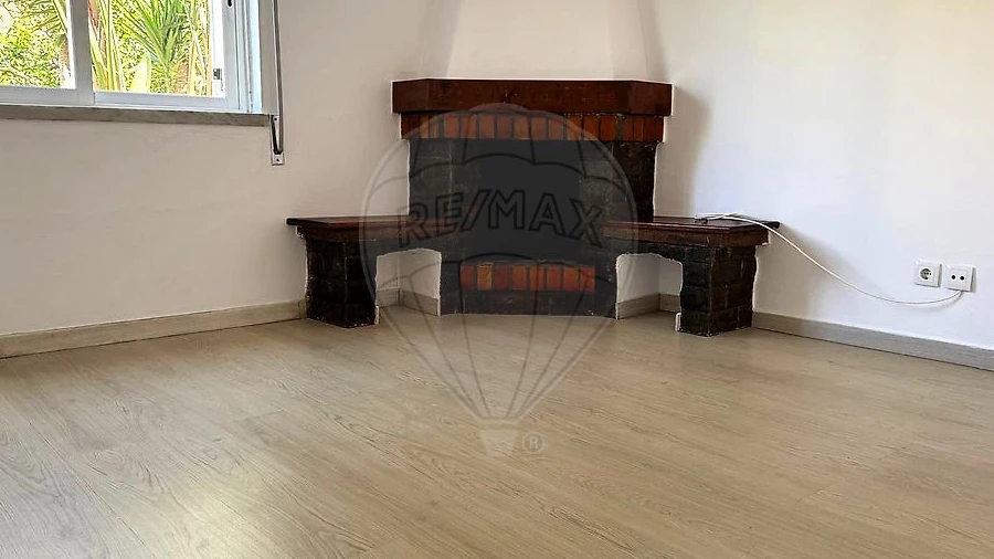 Apartamento T1 para Arrendamento em Charneca de Caparica e Sobreda