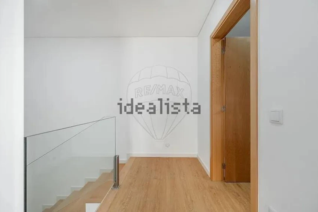Moradia T3 para Venda em Idães Foto 18