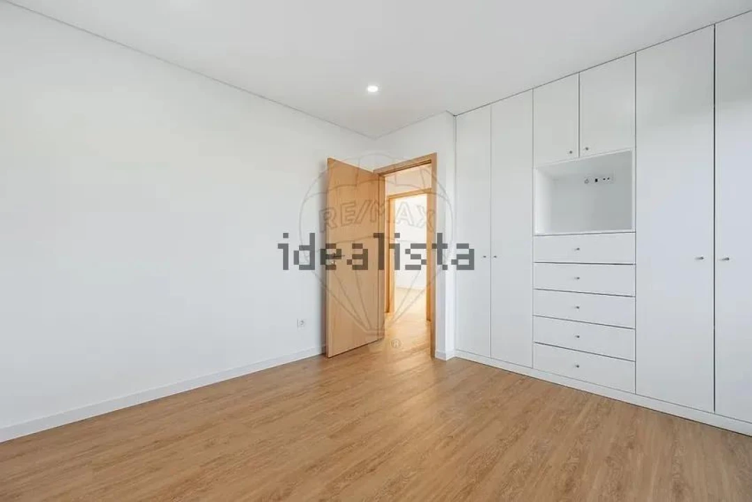 Moradia T3 para Venda em Idães Foto 24