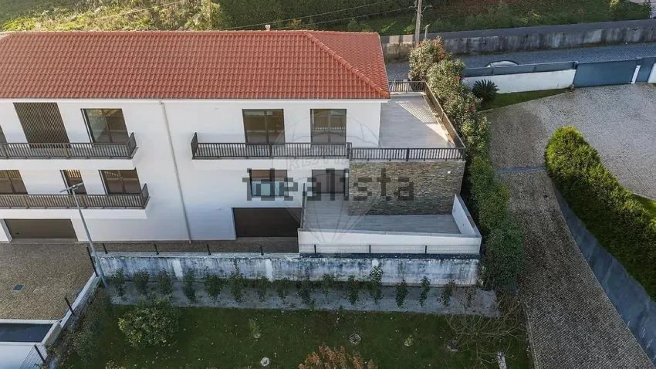 Moradia T3 para Venda em Idães Foto 4