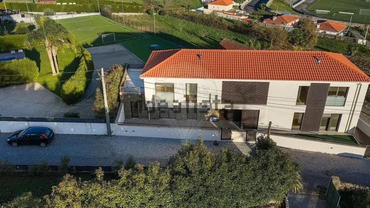 Moradia T3 para Venda em Idães Foto 6