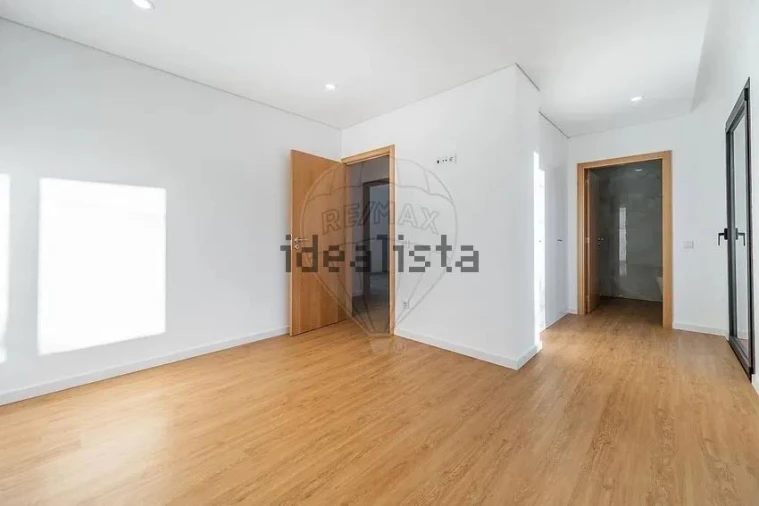 Moradia T3 para Venda em Idães Foto 21