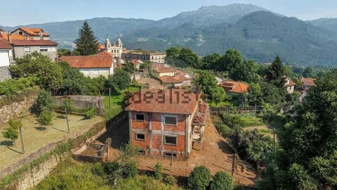 Moradia T3 para Venda em Bouro (Santa Maria)