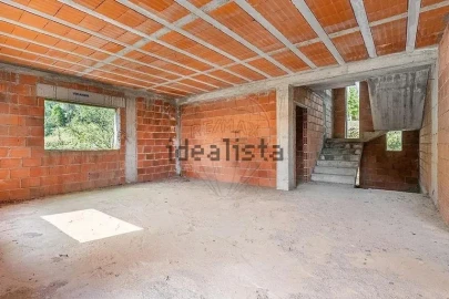 Moradia T3 para Venda em Bouro (Santa Maria)