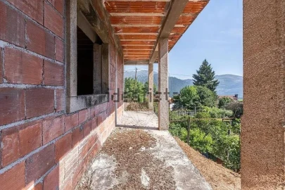 Moradia T3 para Venda em Bouro (Santa Maria)