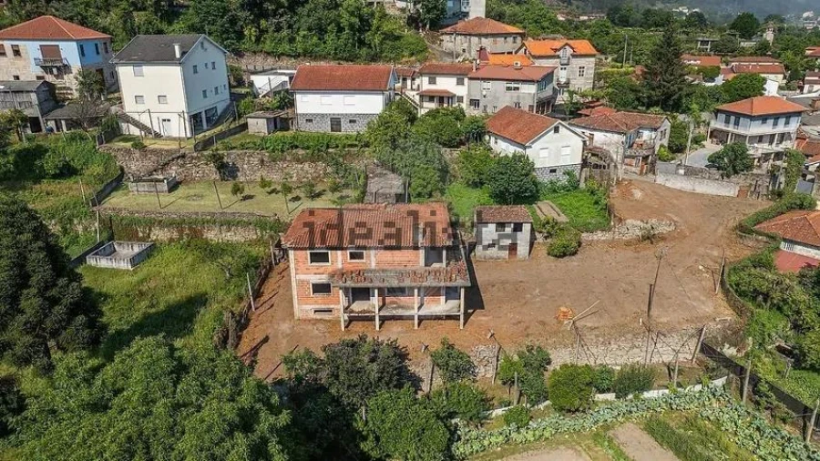 Moradia T3 para Venda em Bouro (Santa Maria) Foto 4