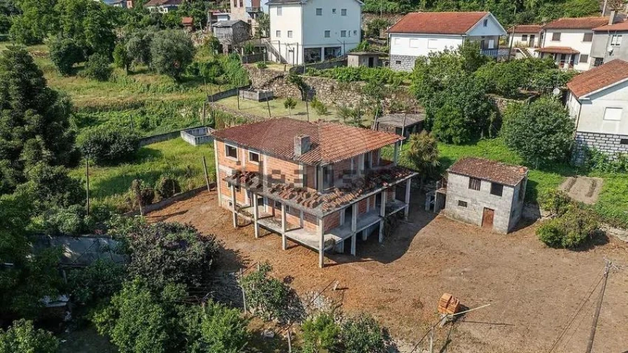 Moradia T3 para Venda em Bouro (Santa Maria) Foto 5