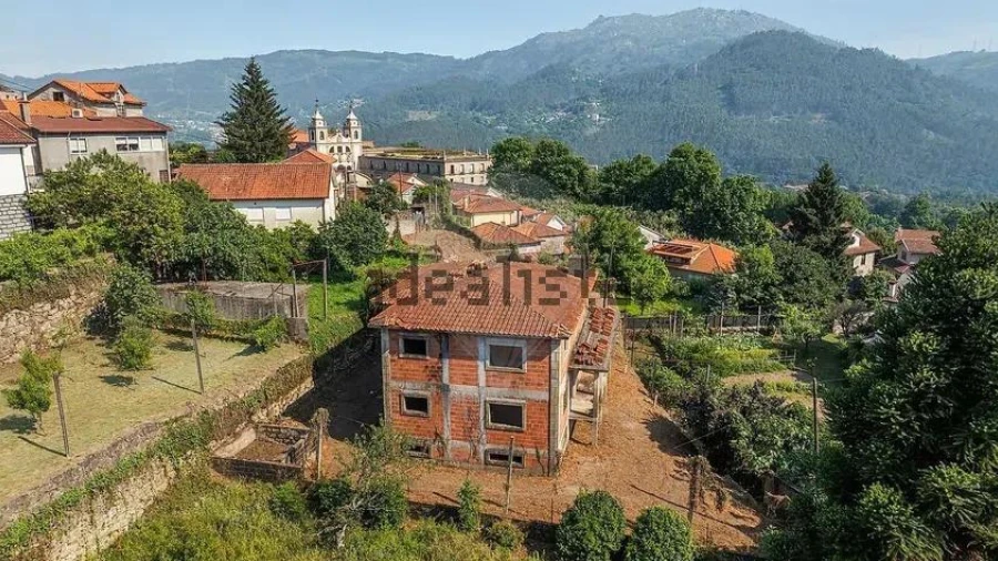 Moradia T3 para Venda em Bouro (Santa Maria)