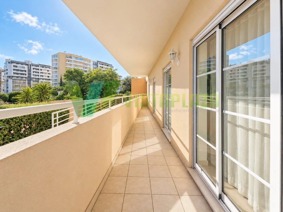 Apartamento T2 para Venda em Portimão Foto 3