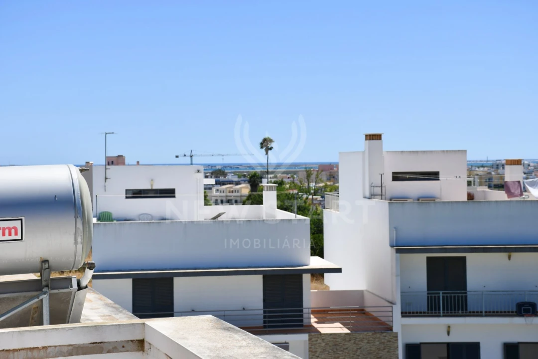 Moradia T3 para Venda em Quelfes Foto 32