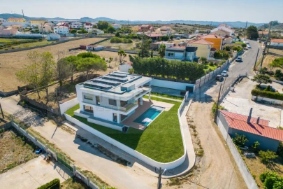 Moradia T5 para Venda em Igreja Nova e Cheleiros