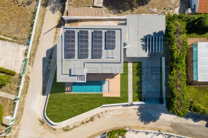 Moradia T5 para Venda em Igreja Nova e Cheleiros
