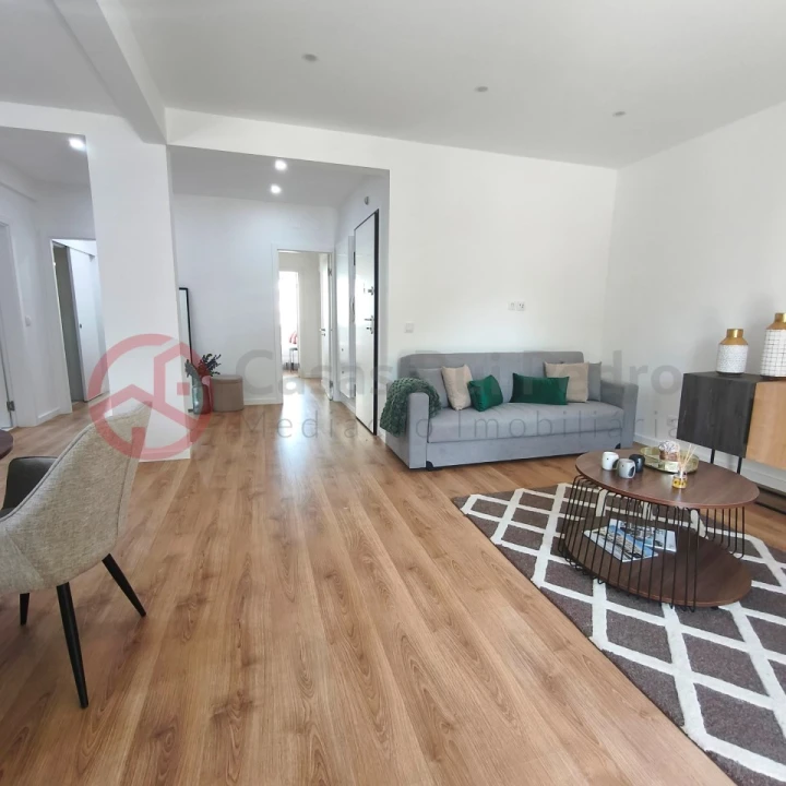 Apartamento T3 para Venda em Benfica Foto 3