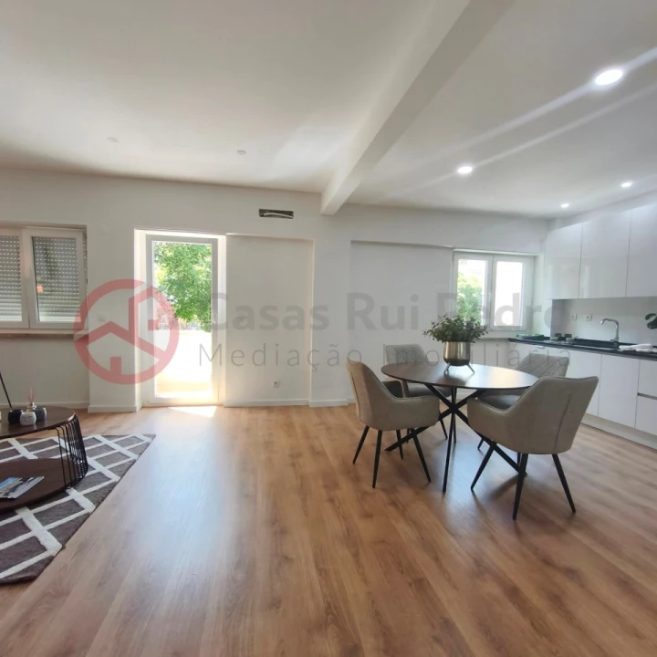 Apartamento T3 para Venda em Benfica Foto 5