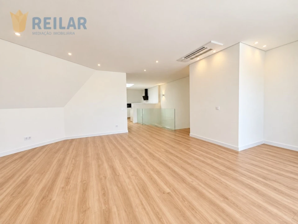 Apartamento T3 para Venda em Santa Iria de Azoia, São João da Talha e Bobadela Foto 8