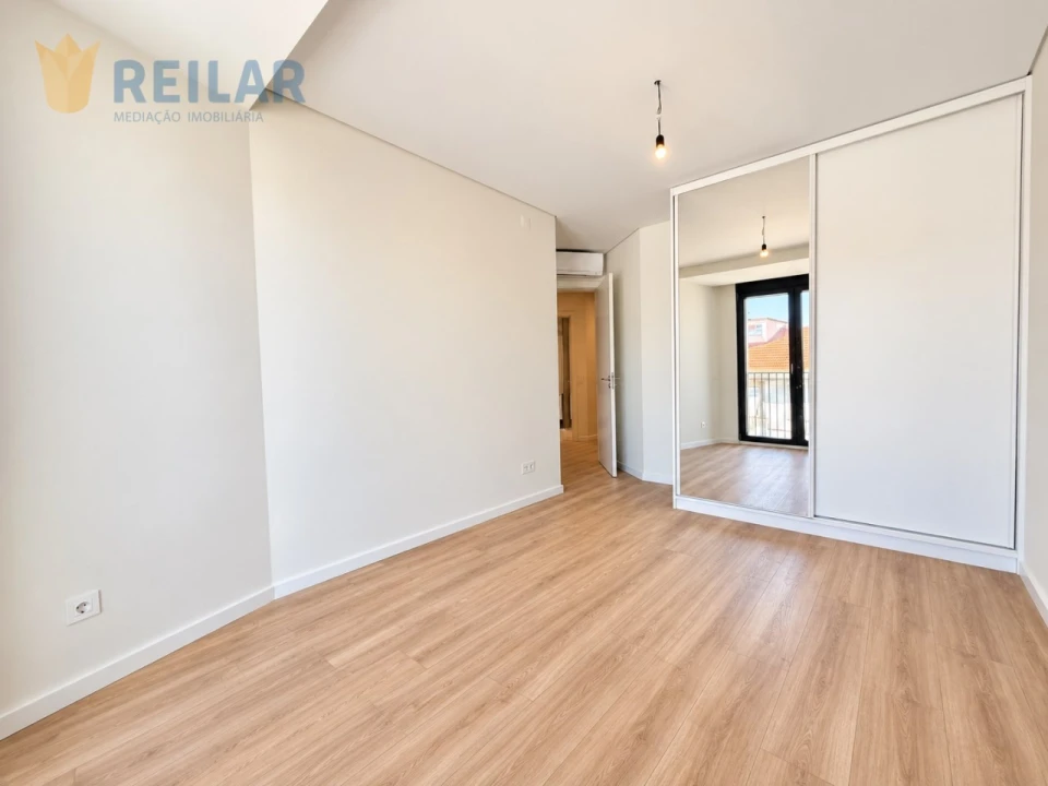 Apartamento T3 para Venda em Santa Iria de Azoia, São João da Talha e Bobadela Foto 24