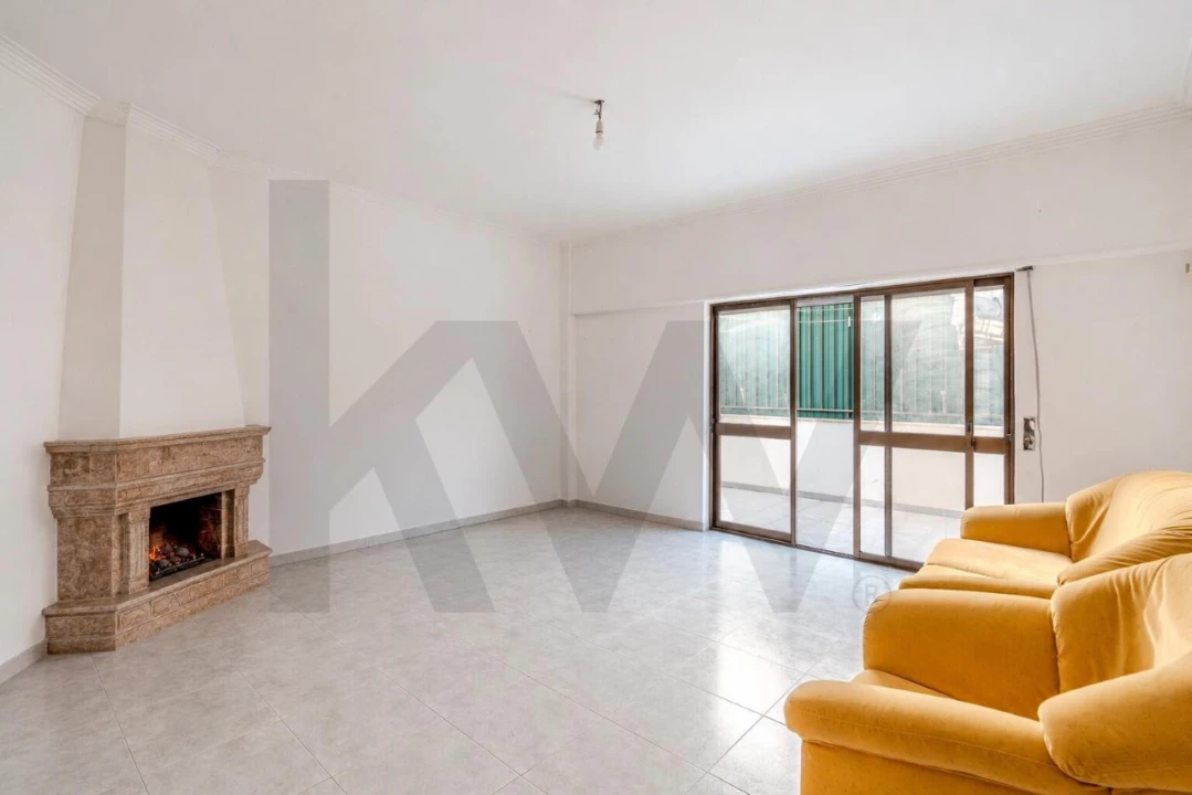 Apartamento T3 para Venda em Laranjeiro e Feijó Foto 1