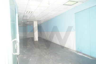 Loja para Arrendamento em Beato