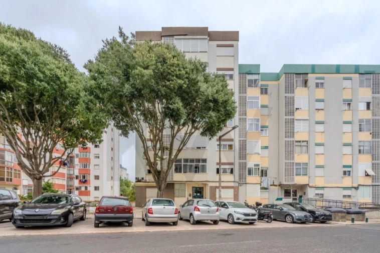 Apartamento T1 para Venda em Águas Livres Foto 2