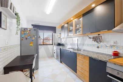 Apartamento T2 para Venda em Massamá e Monte Abraão