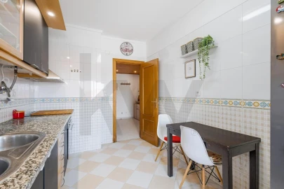 Apartamento T2 para Venda em Massamá e Monte Abraão
