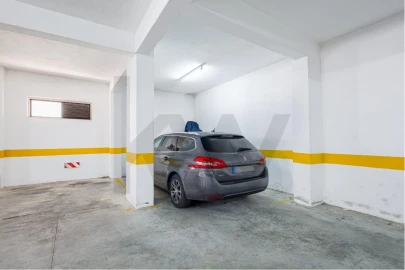 Apartamento T2 para Venda em Massamá e Monte Abraão