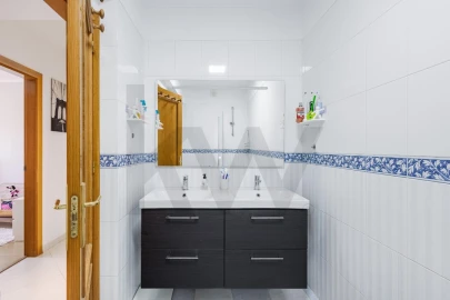Apartamento T2 para Venda em Massamá e Monte Abraão