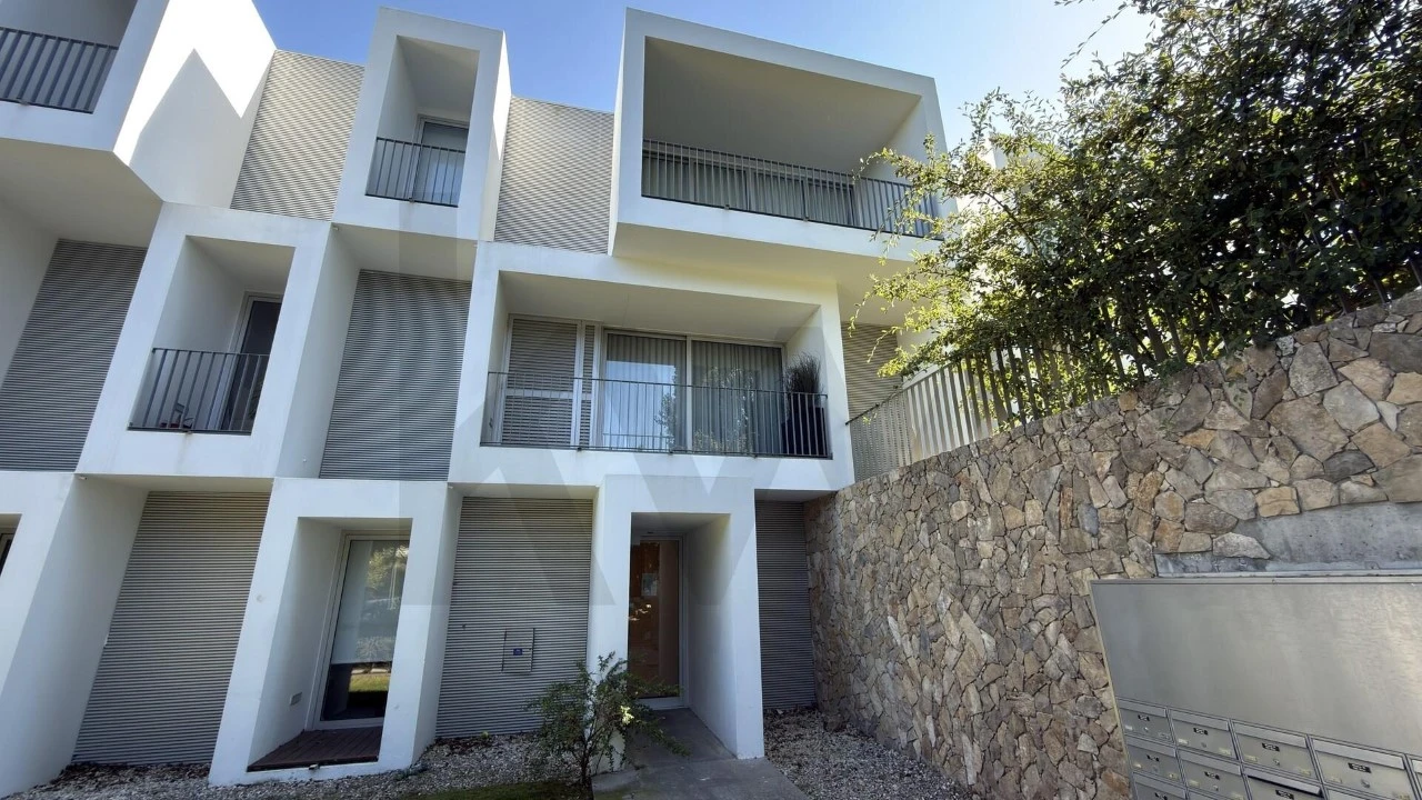 Apartamento T3 para Venda em Queluz e Belas Foto 1