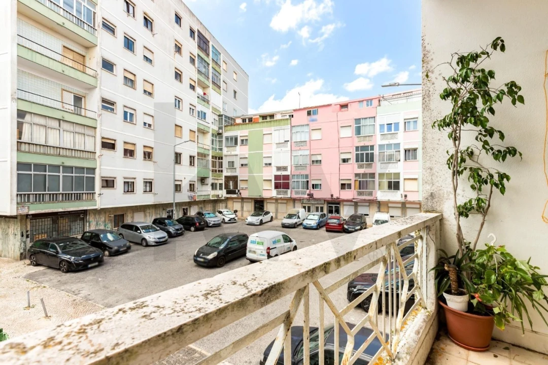 Apartamento T4 para Venda em Queluz e Belas Foto 1