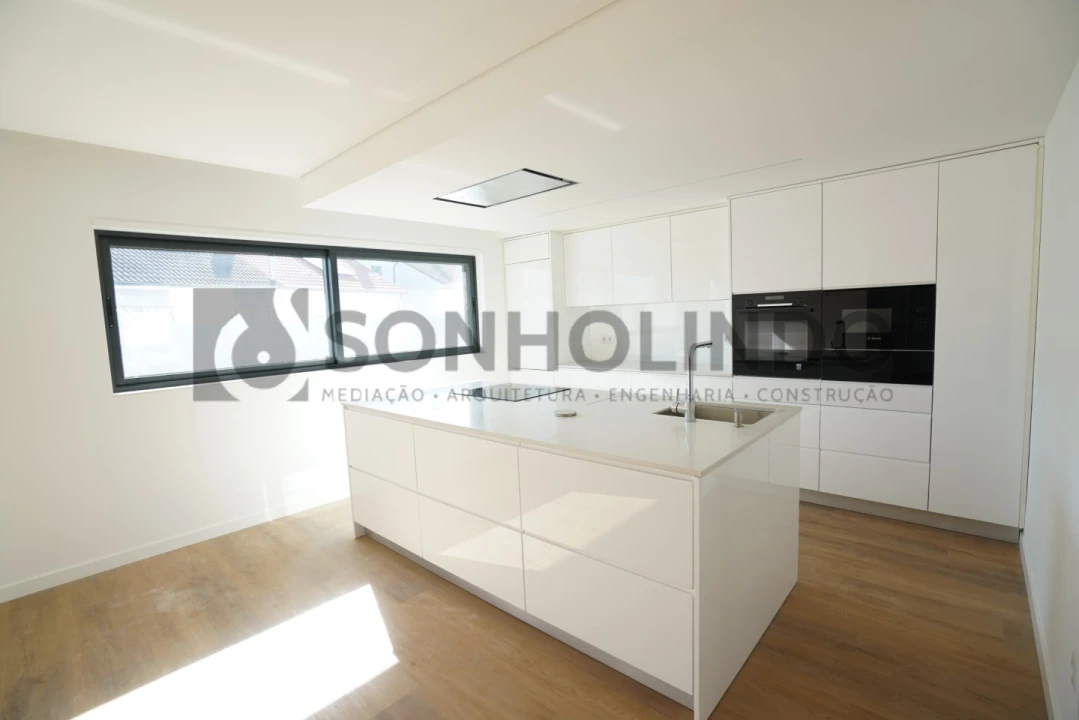 Moradia T3 para Venda em Cidade da Maia Foto 3
