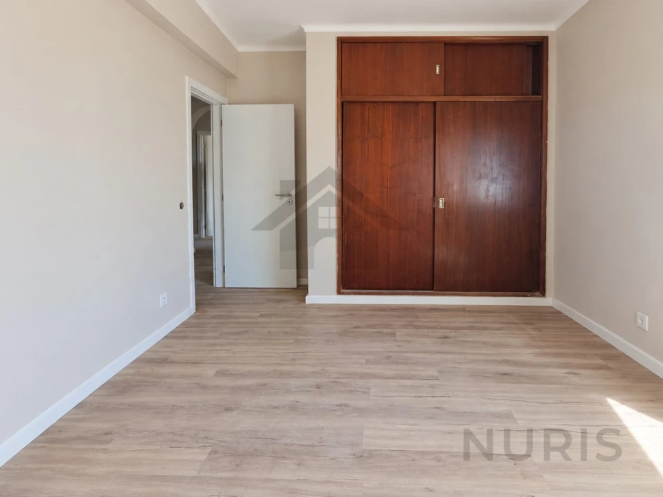 Apartamento T2 para Venda em Portimão Foto 12
