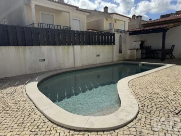 Moradia T4 para Venda em Santa Barbara