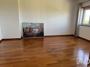 Moradia T4 para Venda em Santa Barbara