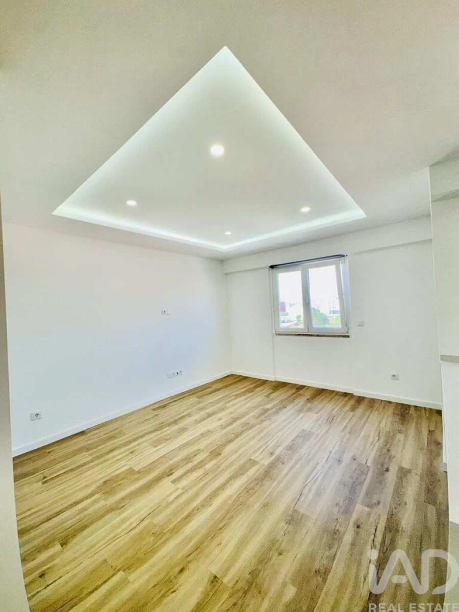 Apartamento T1 para Venda em Amora Foto 4