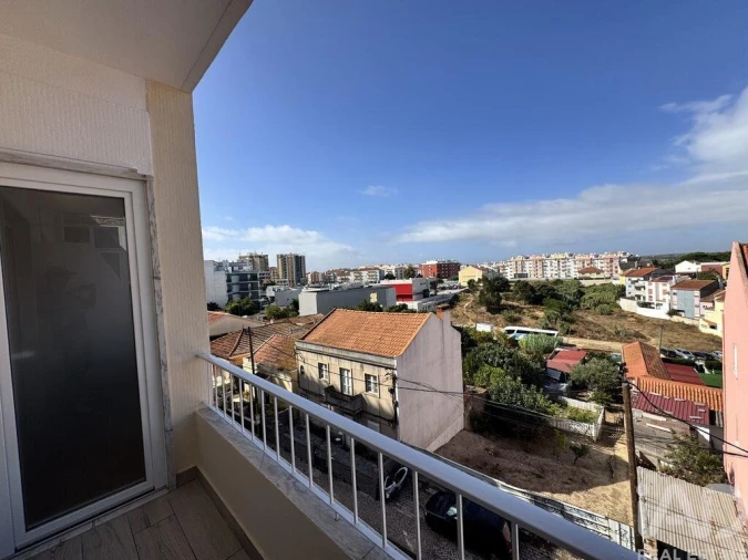 Apartamento T1 para Venda em Amora Foto 14