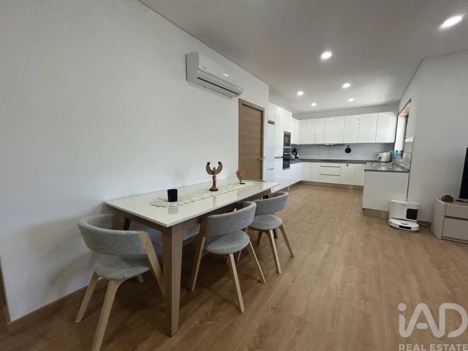 Apartamento T3 para Venda em Nelas Foto 3