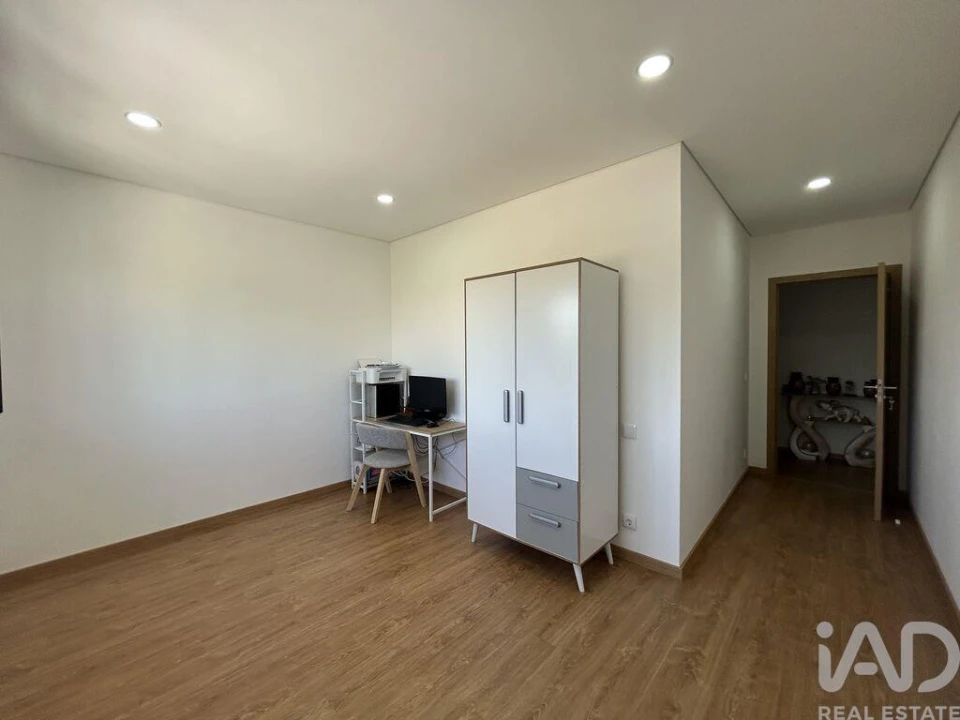 Apartamento T3 para Venda em Nelas Foto 18