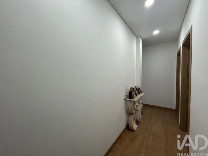 Apartamento T3 para Venda em Nelas Foto 11