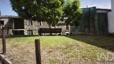 Moradia T3 para Venda em Cerdeira e Moura da Serra