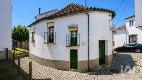 Moradia T3 para Venda em Cerdeira e Moura da Serra