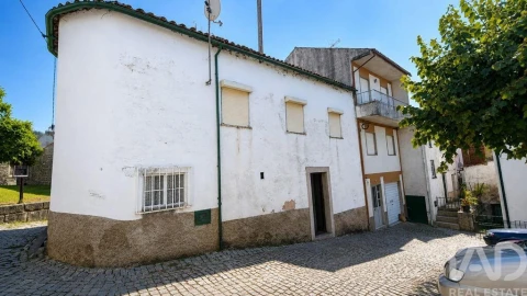 Moradia T3 para Venda em Cerdeira e Moura da Serra