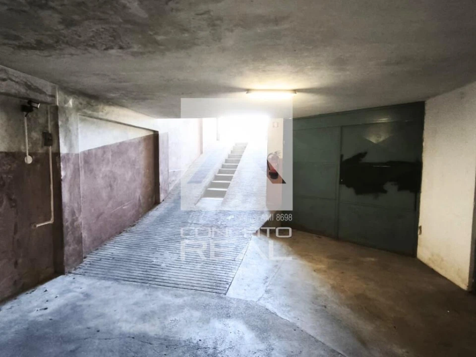 Garagem para Venda em Ermesinde Foto 1