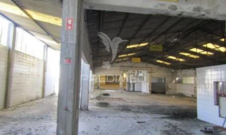 Armazém para Venda em Fiães