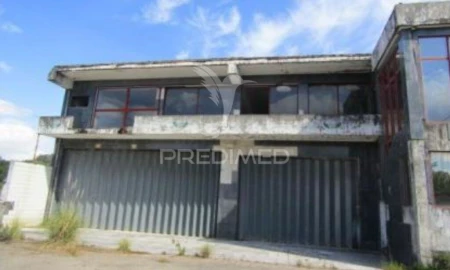 Armazém para Venda em Fiães