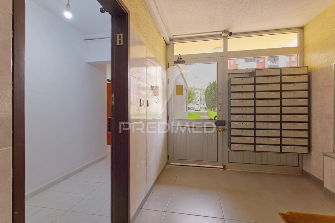 Apartamento T2 para Venda em Corroios Foto 19